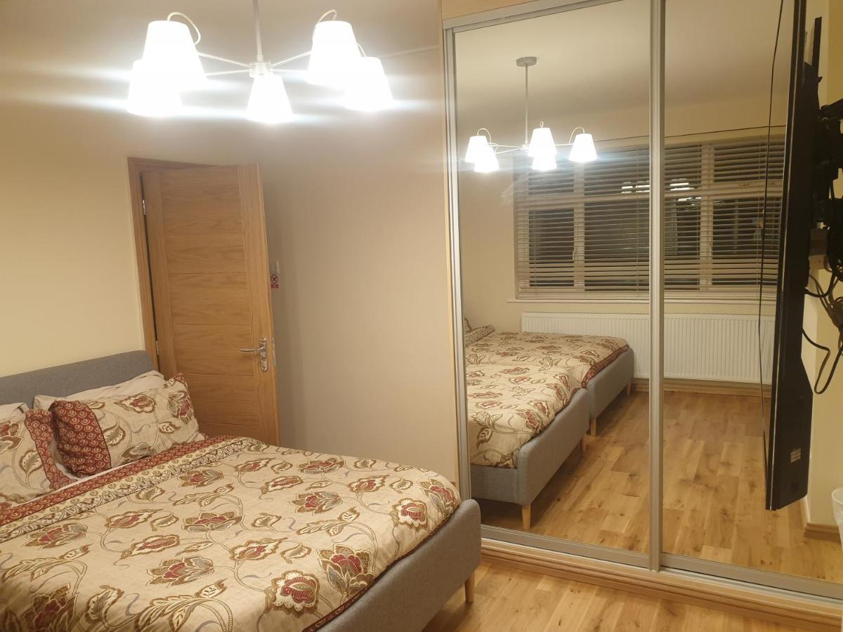 London Luxury 3 Bedroom Flat 1Min Walk From Underground, With Free Parking Sleeps X10 エクステリア 写真